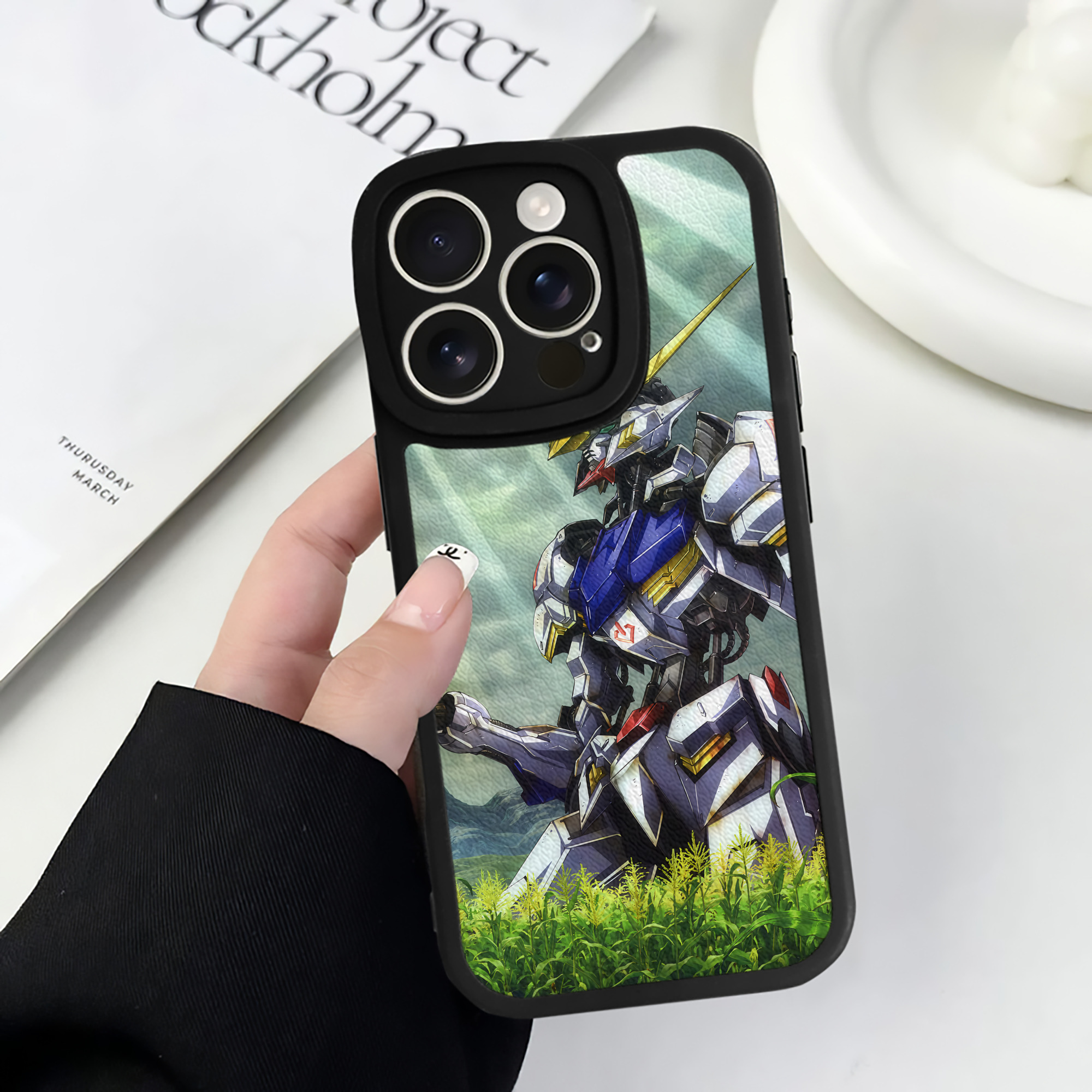 （画像用） 機動戦士ガンダム Mobile Suit Gundam 【iPhone 16シリーズ対応】シリコンスマホケース（レザー調） 材質：シリコン